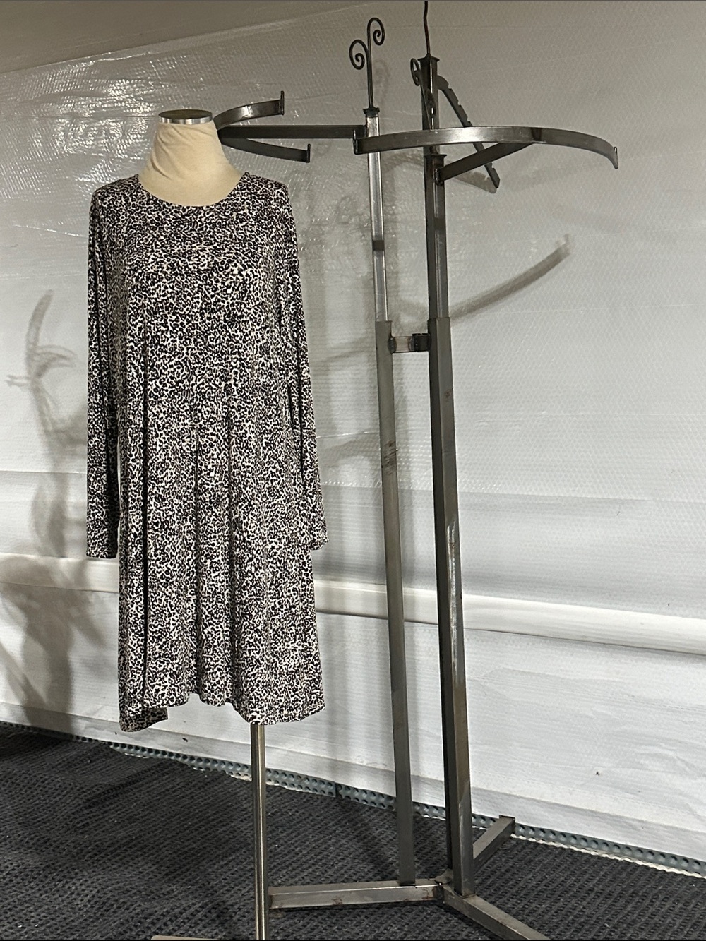 Old Navy leopard print knit swing dress. Long sleeve.